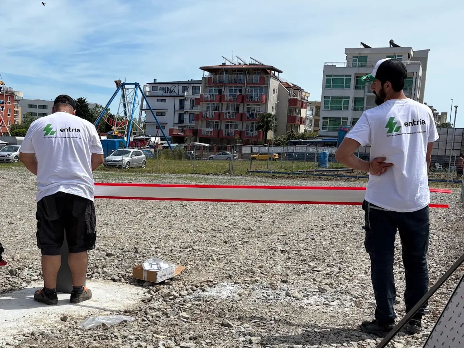 Монтаж и калибриране на рамото на входната бариера в Приморско