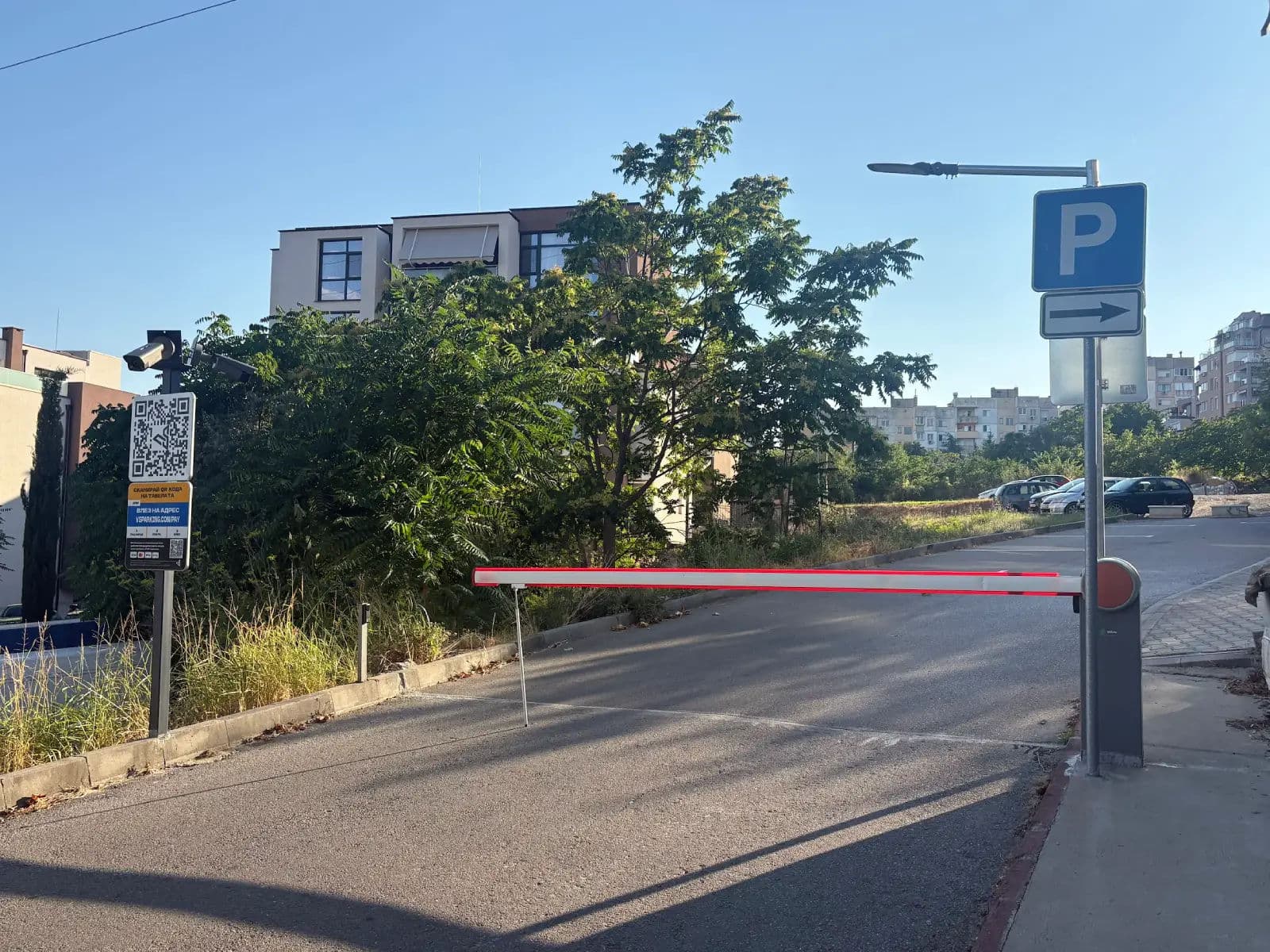ANPR камера и бариера на входа на паркинга в Приморско