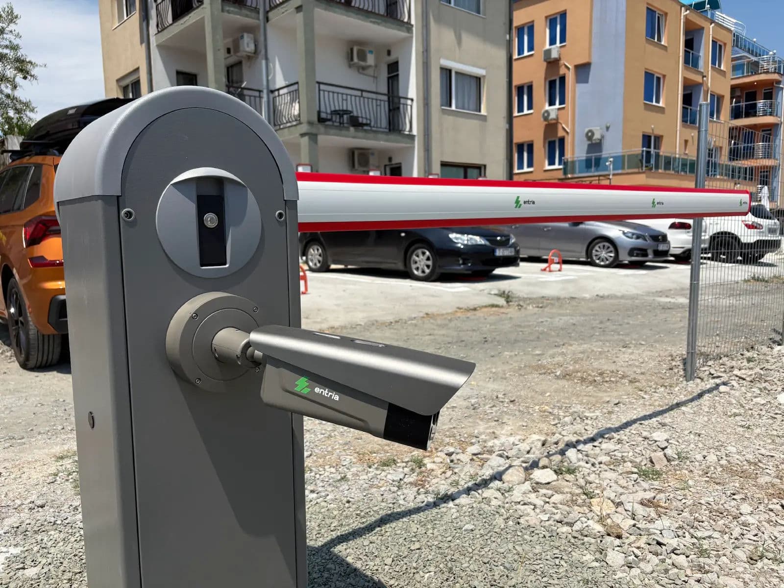ANPR камера и бариера на входа на паркинга в Приморско